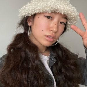 Meet your Posher, Hina